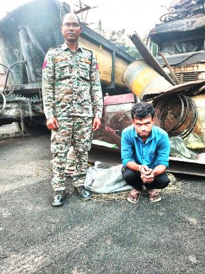 अवैध कबाड़ पर  2 जगह कार्रवाई