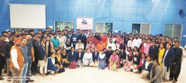 वीर बाल दिवस पर संगोष्ठी, पोस्टर भी बनाए