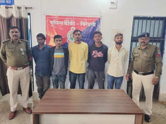 अशांति फैलाने वाले आधा दर्जन बदमाशों पर कार्रवाई