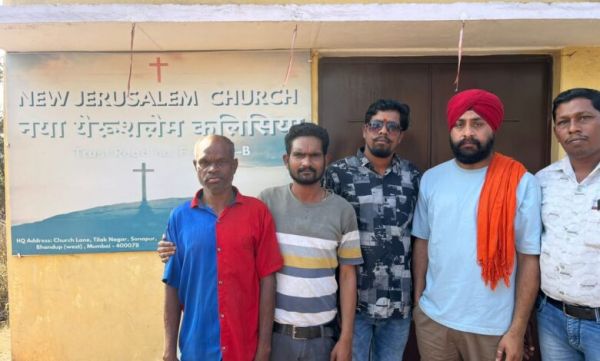 निजी जमीन पर चर्च बना  दिया, सरपंच व  ग्रामीणों ने जताया विरोध
