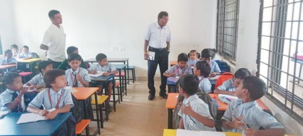 डीईओ का दौरा, जांगला आत्मानंद स्कूल में नदारद मिले 13 कर्मियों को नोटिस जारी