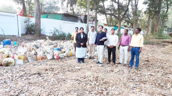 11 हजार लीटर जब्त अवैध शराब नष्ट