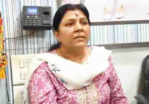 महिला से लाखों के जेवरात ठगे