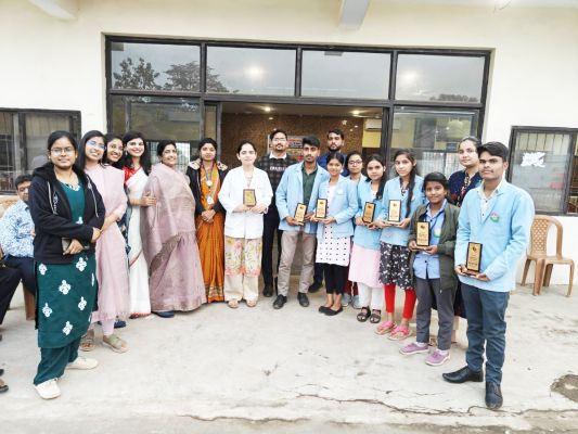 शिविर में सैकड़ों की नि:शुल्क नेत्र जांच