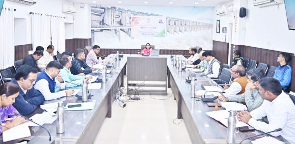 आवास पूर्ण नहीं कराने वालों पर होगी कार्रवाई 