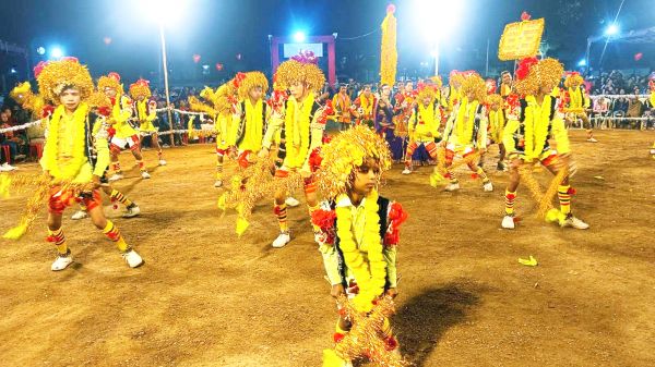 मड़ई महोत्सव में देर रात यदुवंशियों ने दिखाई शौर्यकला