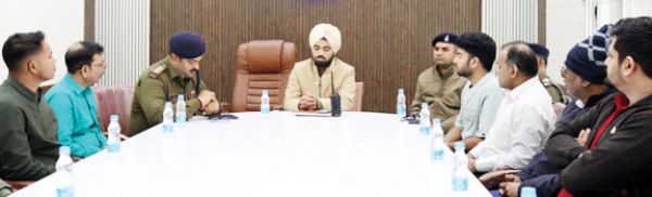 एएसपी ने होटल व डीजे संचालकों की ली बैठक