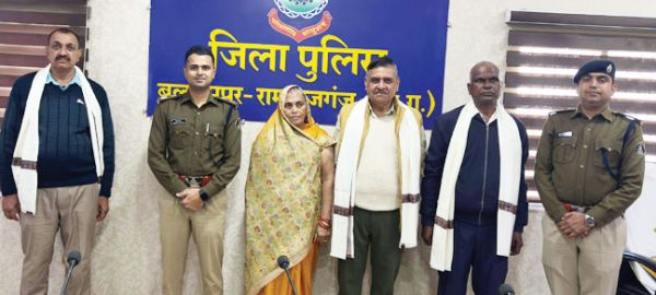 सेवानिवृत्त पुलिस कर्मियों को एसपी ने किया सम्मानित