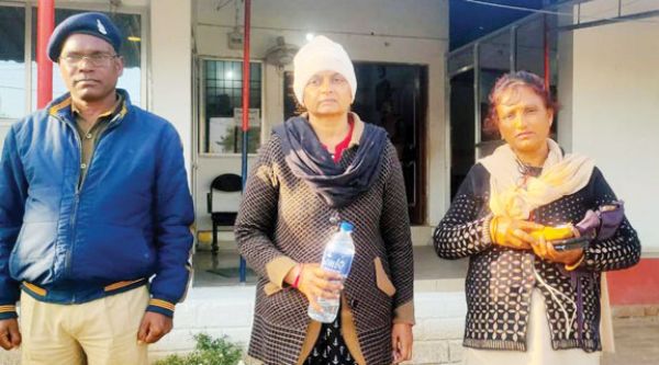 जमीन रजिस्ट्री के नाम पर साढ़े 17 लाख की ठगी, आरोपी महिला गिरफ्तार