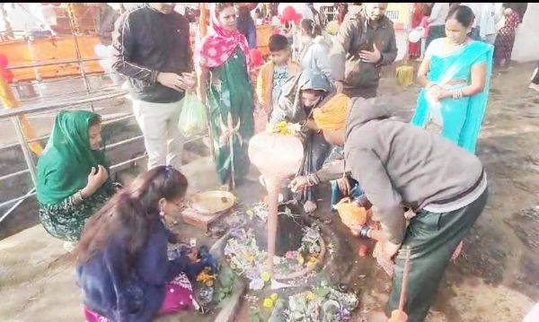 2024 की विदाई और 2025 के आगमन पर मनाया जश्न