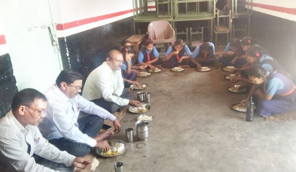 बोरिदखुर्द व मड़वापथरा स्कूल का डीईओ ने किया निरीक्षण