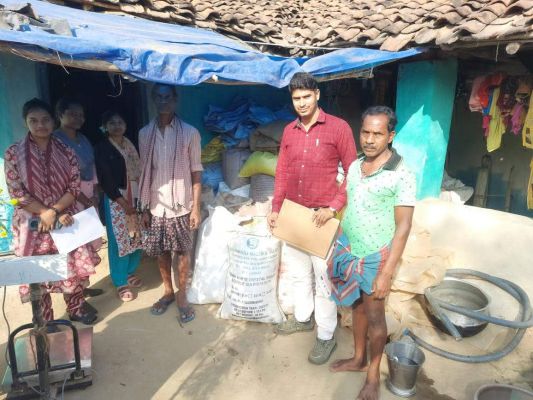 कुडूमकेला सहित 4 गाँव में 211 बोरा अवैध धान जब्त