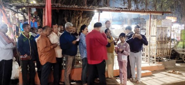 हनुमान चालीसा पाठ कर नए साल का स्वागत