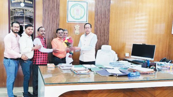 तृतीय वर्ग कर्मचारी संघ ने कलेक्टर को नव वर्ष की शुभकामनाएं दी