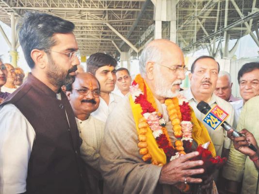 संत रमेश भाई ओझा का भक्तों ने किया स्वागत