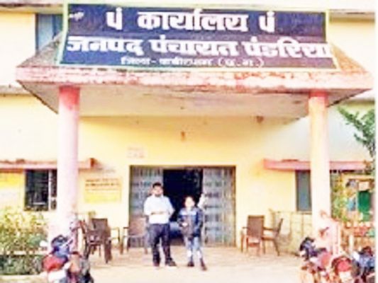 फर्जी हस्ताक्षर कर 8 लाख का गबन, अब तक मामला दर्ज नहीं