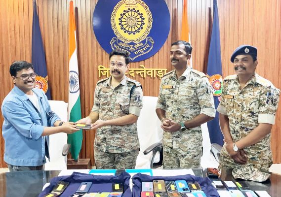 पुलिस ने लौटाए  30 मोबाइल 