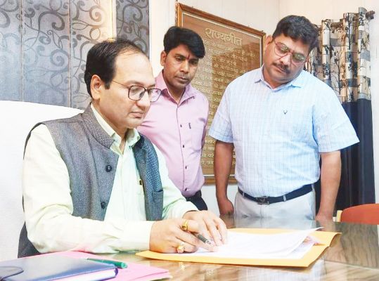 नांदगांव निगम में कलेक्टर अग्रवाल ने प्रशासक की कुर्सी संभाली