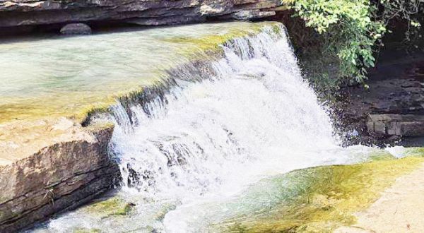 गोमर्डा अभ्यारण का महत्वपूर्ण पर्यटन स्थल माड़ोसिल्ली जलप्रपात