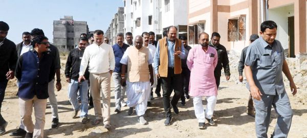 सरगुजा सांसद ने शहर के विभिन्न हिस्सों का किया निरीक्षण, शहरी पेयजल समस्या से निपटने की तैयारी