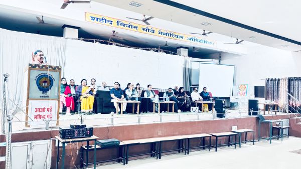 बोर्ड परीक्षा परिणाम और योजनाओं का बेहतर क्रियान्वयन को लेकर चर्चा
