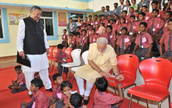 दृष्टिहीन अंजन का राष्ट्रपति और पीएम ने बढ़ाया था हौसला,  आज खुद गीत लिखता है कंपोज करता है और गाता भी है
