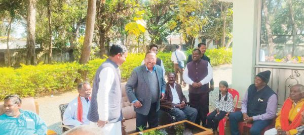 प्रतापपुर में मंत्री रामविचार नेताम का दुर्घटना के बाद पहला आगमन