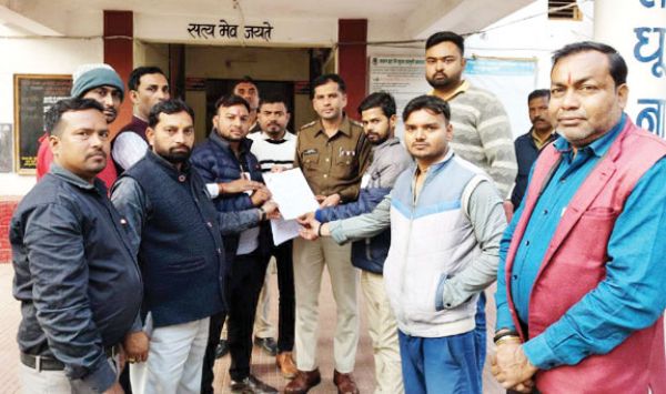 बीजापुर में पत्रकार की हत्या के विरोध में सौंपा ज्ञापन