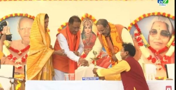 गायत्री महायज्ञ में सपत्नीक शामिल हुए सीएम साय