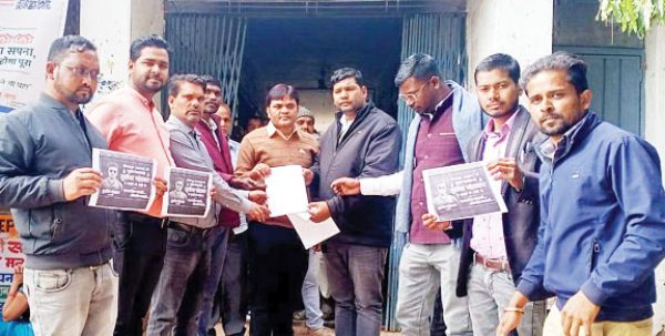 पत्रकार की हत्या से रोष, रैली निकाल सौंपा ज्ञापन