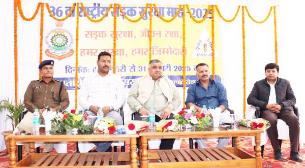 राष्ट्रीय सडक़ सुरक्षा माह: सरगुजा पुलिस  का यातायात जागरूकता अभियान 
