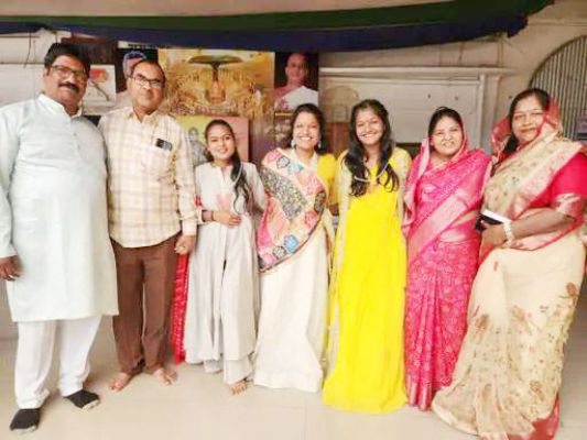 गिरनार की तीर्थ यात्रा कराने वाली बालाओं का अभिनंदन