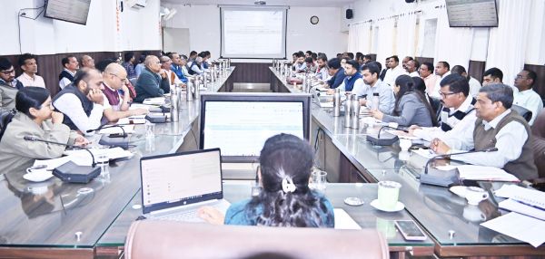 आवेदनों का समय पर निराकरण करने के निर्देश 