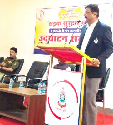 शहीदों को श्रद्धांजलि के साथ हुआ सडक़ सुरक्षा माह का उद्घाटन