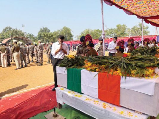 शहीद जवानों को श्रद्धांजलि