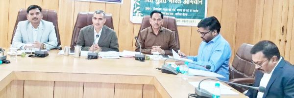 कलेक्टर ने ली सडक़ सुरक्षा समिति की बैठक