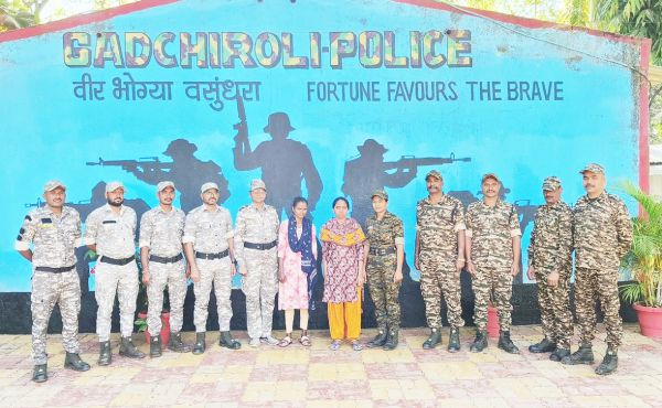 2 महिला नक्सलियों ने किया समर्पण