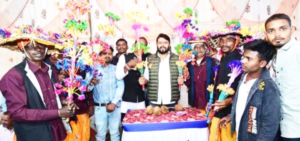 मानस गान स्पर्धा व मड़ई मेला  में शामिल हुए पूर्व विधायक