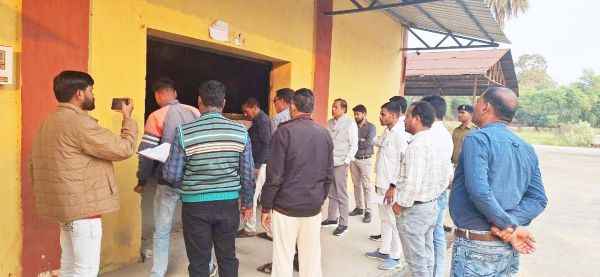 राजनीतिक प्रतिनिधियों की उपस्थिति  में स्ट्रांग रूम का निरीक्षण