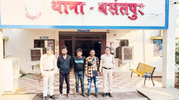 3 बदमाशों पर कार्रवाई