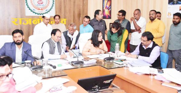हॉकी संघ के पदाधिकारियों  ने कलेक्टर से की चर्चा