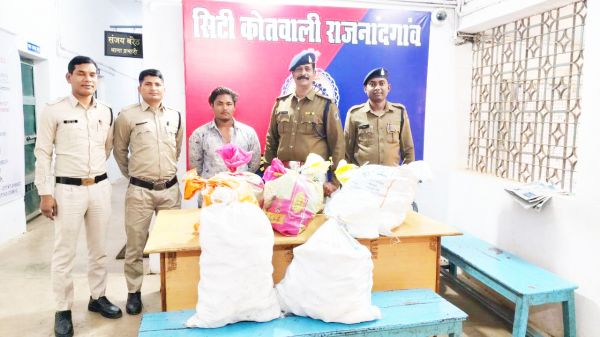 खंडहर से शराब जब्त, गिरफ्तार