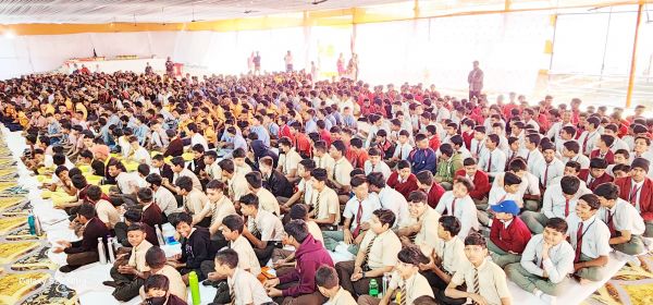 मोटिवेशनल कार्यक्रम में छात्रों को हनुमान चालीसा का पाठ कराया