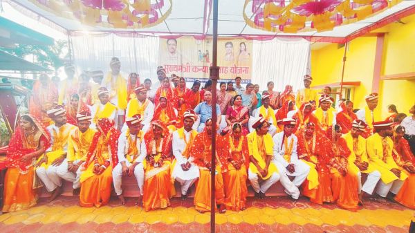 27 जोड़े बंधे परिणय सूत्र में