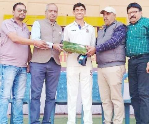 क्वार्टर फाइनल में विकल्प की ऐतिहासिक पारी