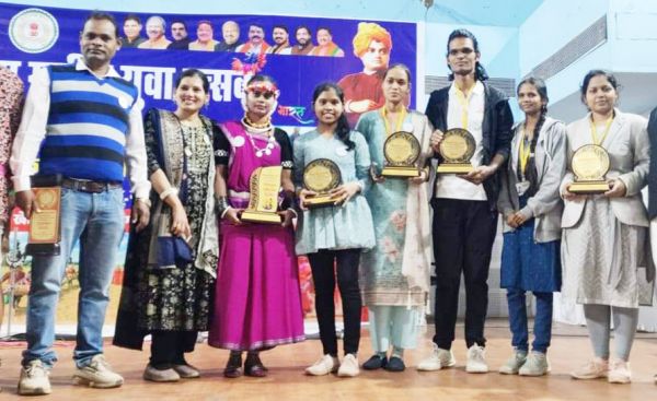 युवा उत्सव में फूलचंद अग्रवाल कॉलेज के छात्र-छात्राओं ने किया उत्कृष्ट प्रदर्शन
