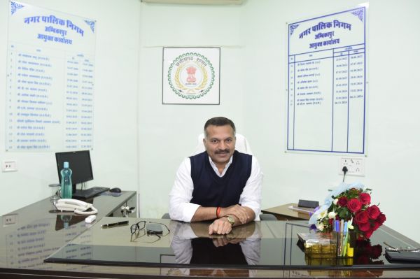 कलेक्टर ने अंबिकापुर निगम प्रशासक  संभाला कार्यभार