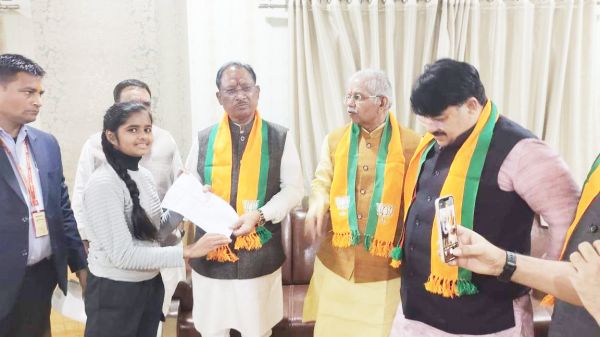 सीएम से हफ्ते में एक दिन योग कक्षा लगाने की मांग