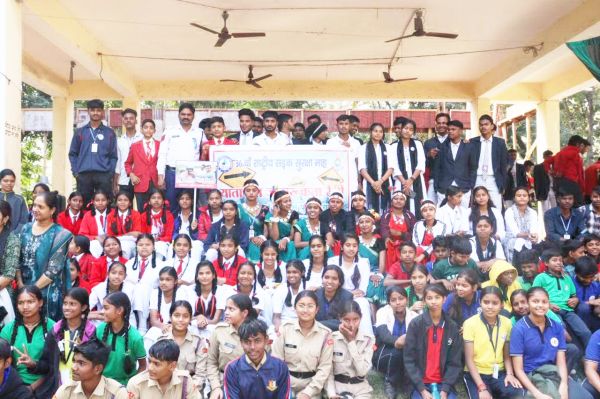 यातायात जागरूकता लाने स्कूली बच्चों ने बढ़ाया कदम