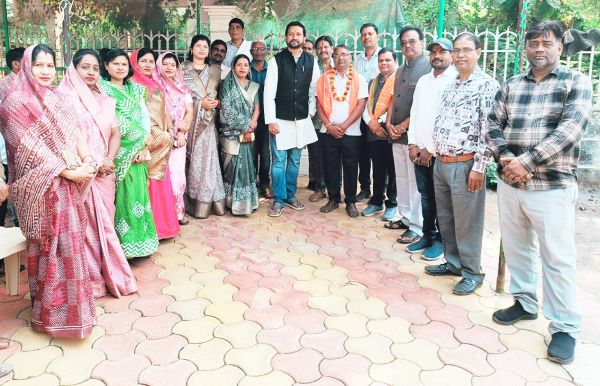 भाजपा जिलाध्यक्ष बनने पर बिशेषर को विक्रांत ने दी बधाई